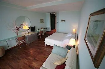 Hotel Kursaal - Fronte Mare Con Piscina Riccione Italie