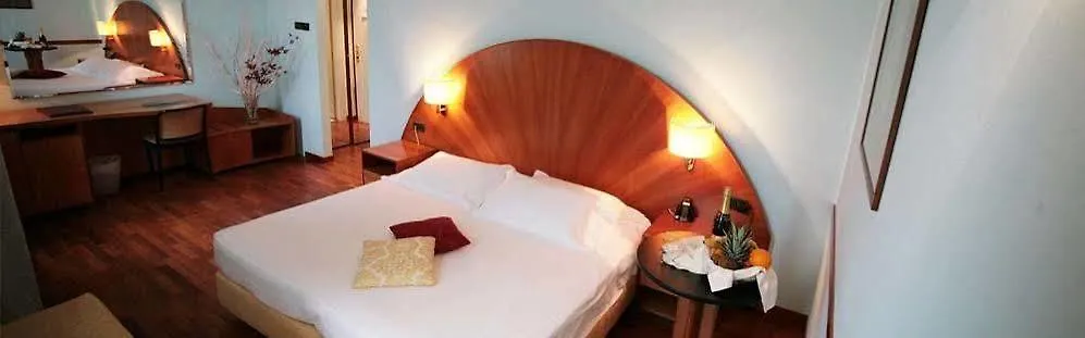 ***  Hotel Kursaal - Fronte Mare Con Piscina Riccione Italie
