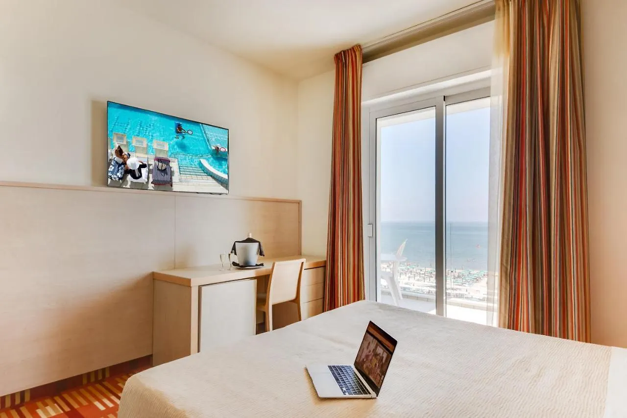 Hotel Kursaal - Fronte Mare Con Piscina 3*, Riccione