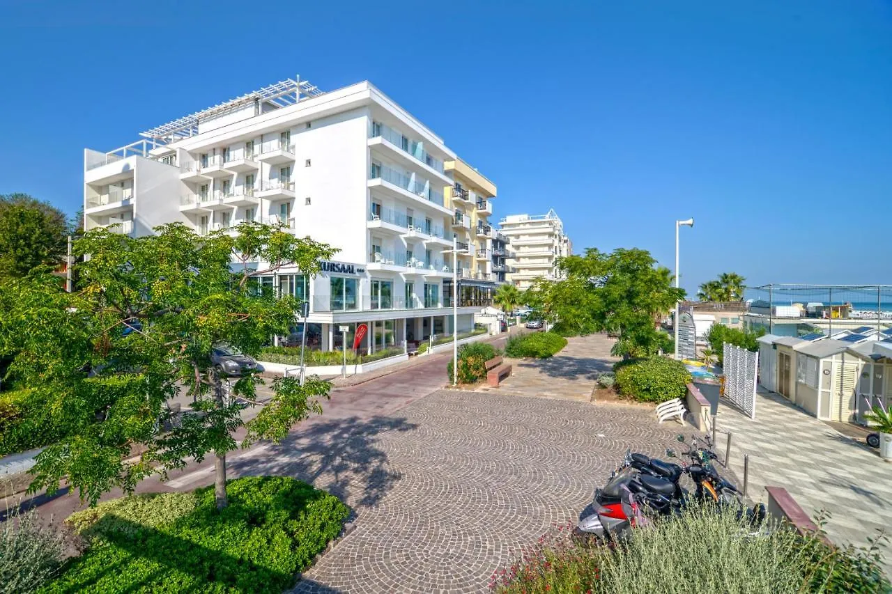 Hotel Kursaal - Fronte Mare Con Piscina
